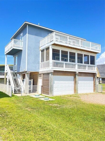 215 Sandpiper Ave, Freeport, TX 77541