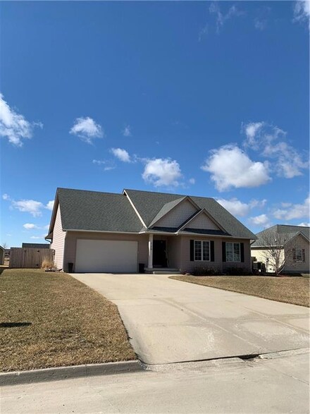720 N 9th Ave, Winterset, IA 50273