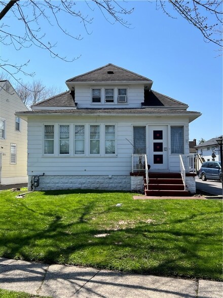 132 Concord Dr, Buffalo, NY 14215