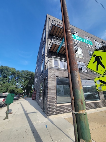 2443 N Western Ave Unit 203, Chicago, IL 60647
