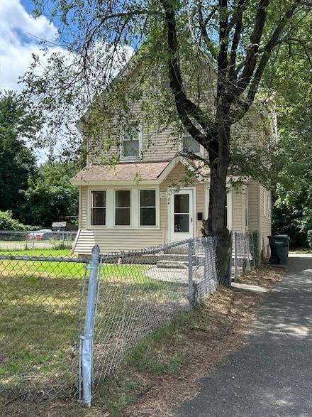 68 Benton St, Springfield, MA 01109