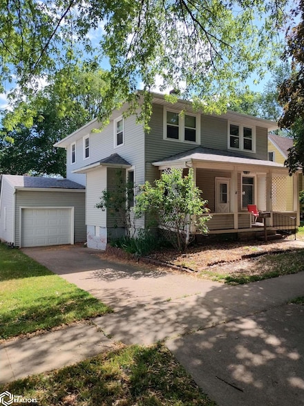 1126 High Ave E, Oskaloosa, IA 52577