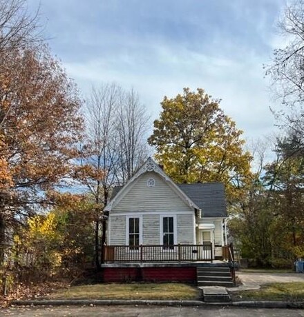 1023 N 8th St, Terre Haute, IN 47807