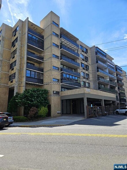 555 Gorge Rd Unit 4C, Cliffside Park, NJ 07010