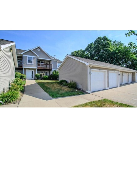 1364 Heatherwood Ln, Ann Arbor, MI 48108