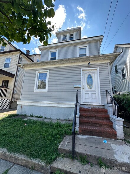 24 Cogswell Place, New Brunswick, NJ 08901