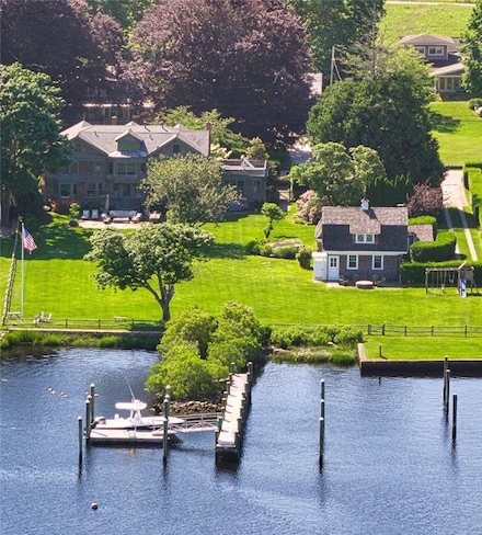 37 Avondale Rd, Westerly, RI 02891
