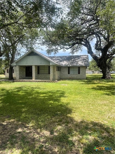 1402 Moss Ln, Cuero, TX 77954