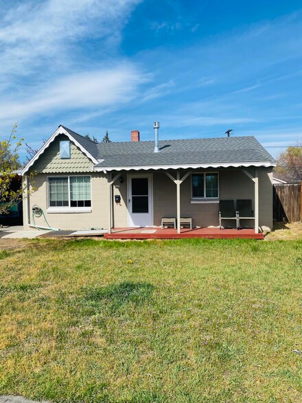 625 NW 7th St, Redmond, OR 97756