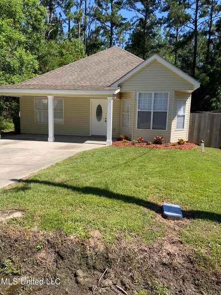 6322 W Adams St, Bay Saint Louis, MS 39520