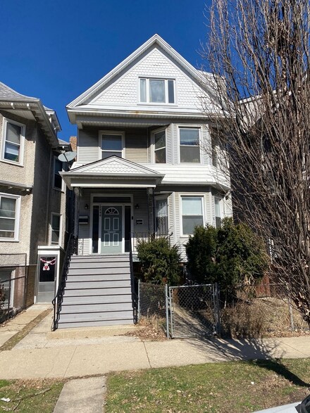 2444 W Gunnison St, Chicago, IL 60625