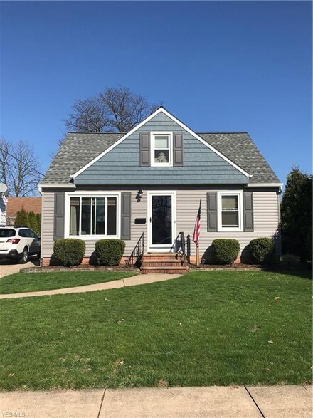 5089 W 8th St, Independence, OH 44131