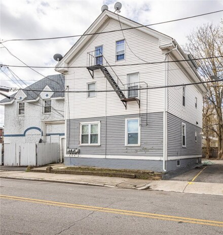 8 Randall St, Pawtucket, RI 02860