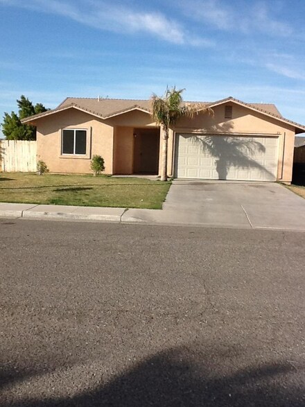 50 E Niki St, Heber, CA 92249