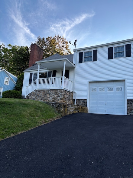 9 Summit Rd, Prospect, CT 06712