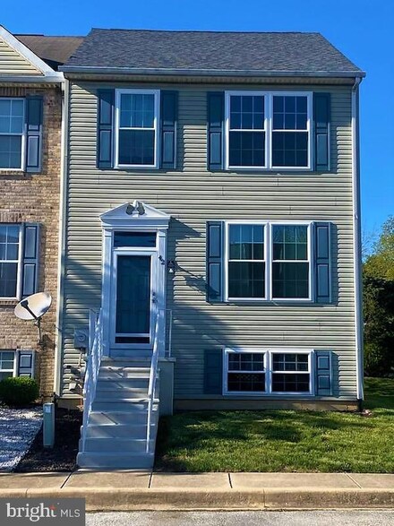 42 Chambord Dr, Newark, DE 19702