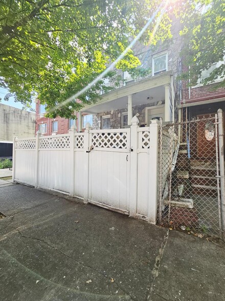 662 Warwick St Unit 5, Brooklyn, NY 11207