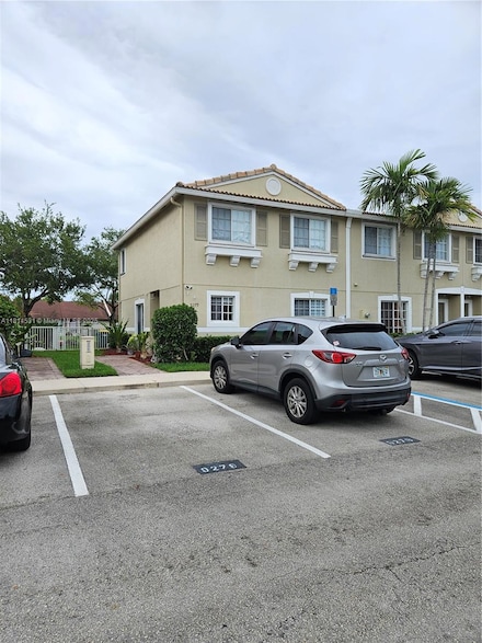 9279 Chambers St, Tamarac, FL 33321