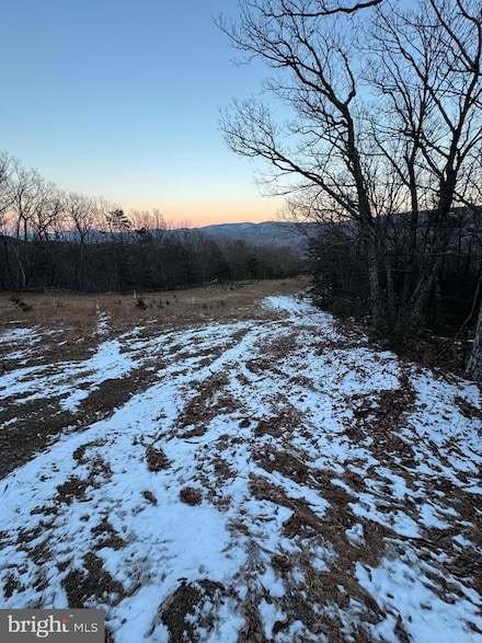 8 Mountain Lake Retreat Dr, Moorefield, WV 26836