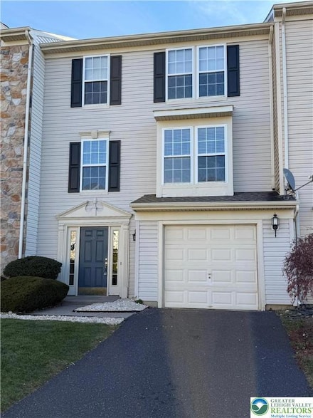 4046 Clubhouse Ct, Center Valley, PA 18034