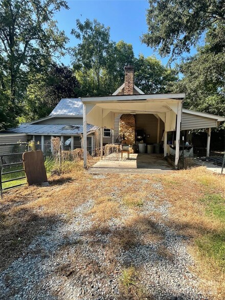 1064 Dairy Rd, Troy, NC 27371