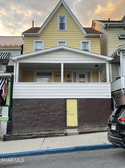 214 Willow Ave, Altoona, PA 16601