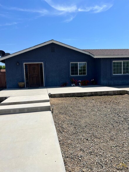 20951 Flores Ave, Richgrove, CA 93261