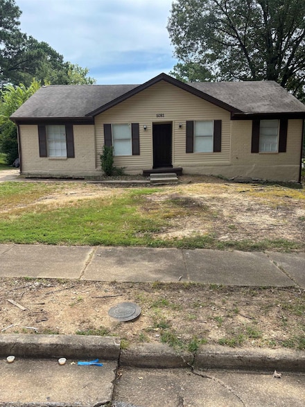 5082 Golden Oaks Dr, Memphis, TN 38118