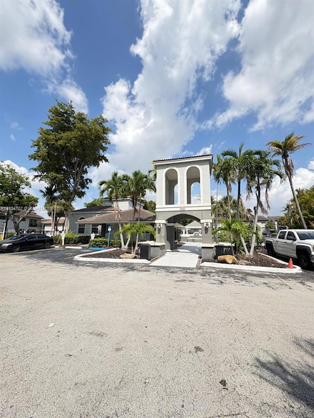 7230 NW 179th St Unit 302, Hialeah, FL 33015