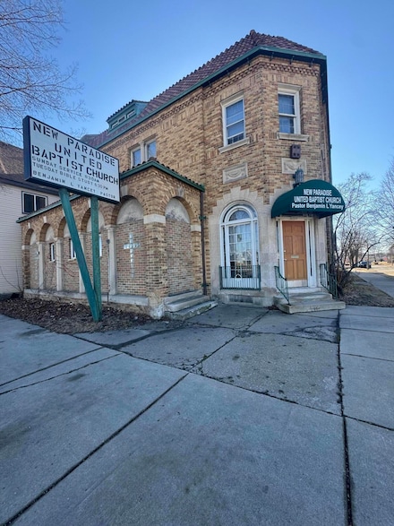 2353 W Fond du Lac Ave, Milwaukee, WI 53206