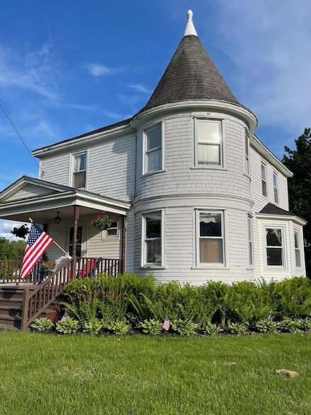 27 Murray St, Bingham, ME 04920