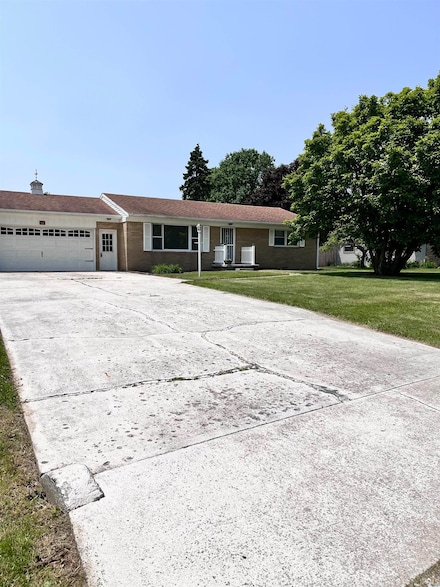 503 Laura Ln, Sweetser, IN 46987