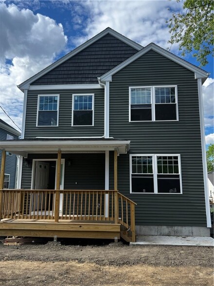 24 River St, East Providence, RI 02915