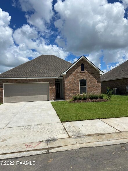 104 Rose of Sharon Ln, Lafayette, LA 70508