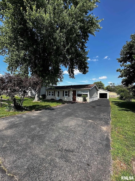 920 5th St, Colona, IL 61241