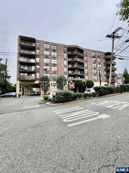 200 Division St Unit 5J, Cliffside Park, NJ 07010