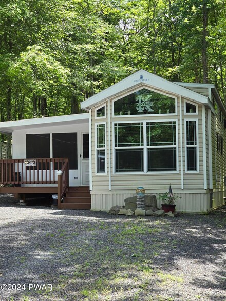 136 Big Bass Dr, Milford, PA 18337