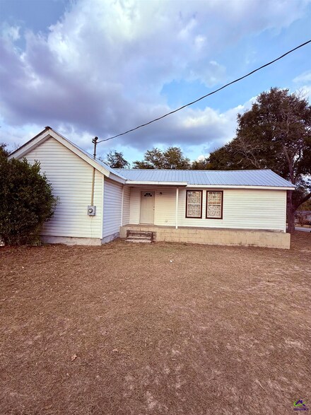 1100 Creekwood Dr, Perry, GA 31069