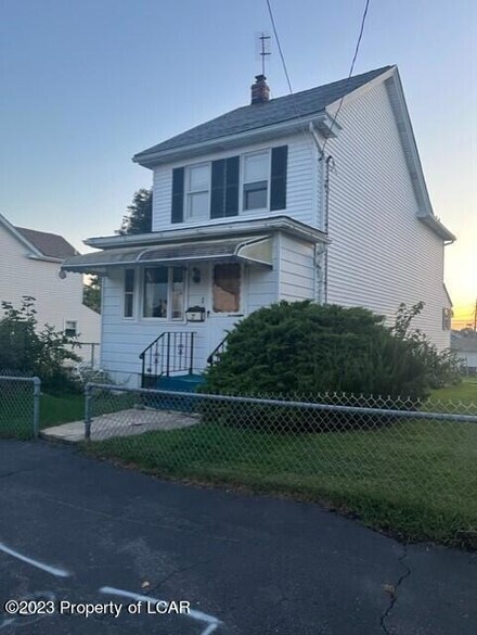 946 Grant St, Hazleton, PA 18201