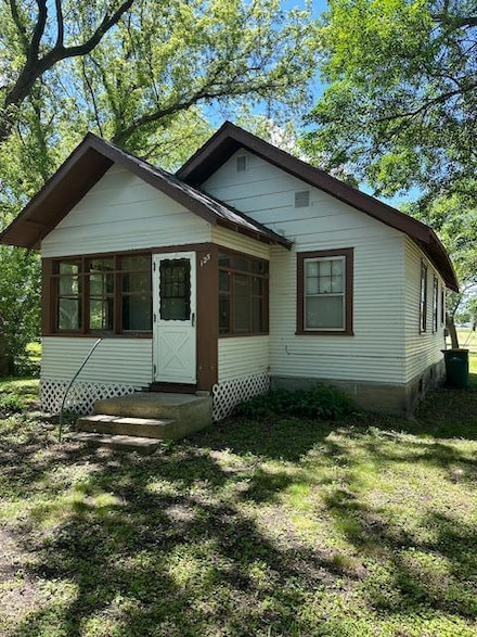 125 5th St, Clinton, MN 56225