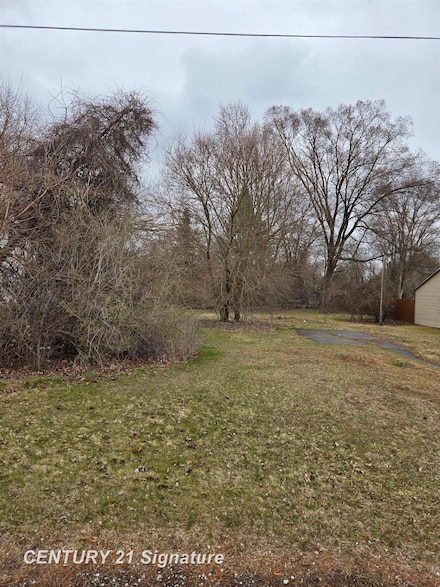 655 Lutzke Rd, Saginaw, MI 48609