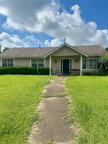 4906 Meadow Park Dr, Houston, TX 77048