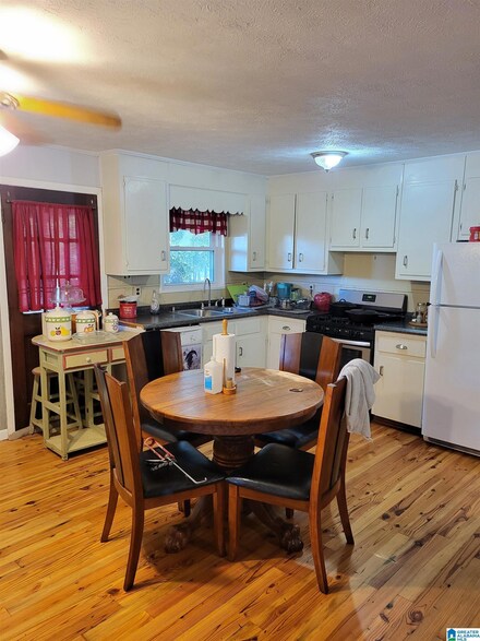 744 Bob White Rd, Talladega, AL 35160
