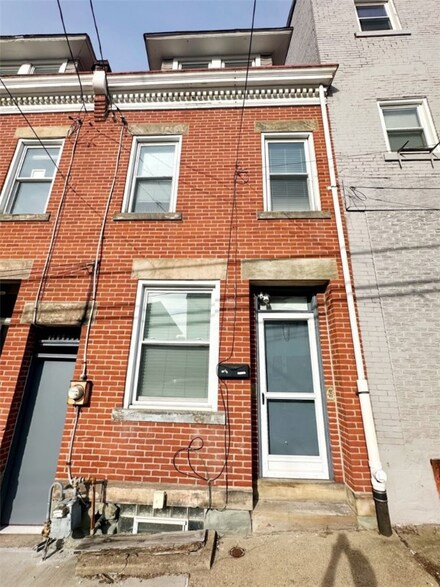 419 1/2 52nd St, Pittsburgh, PA 15201