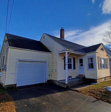 36 Royal St, Winthrop, ME 04364