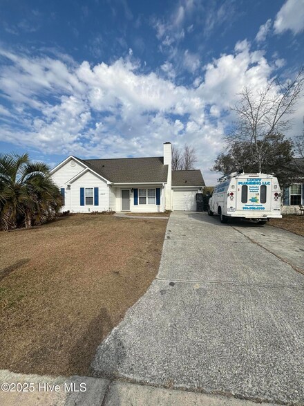 2610 Legend Dr, Wilmington, NC 28405