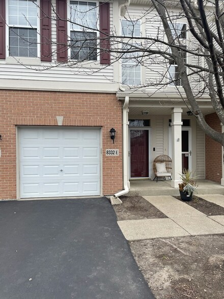 8332 Concord Ln Unit E, Justice, IL 60458