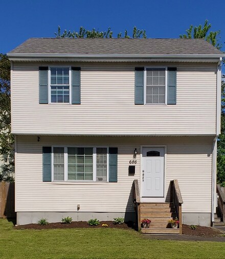 686 Quarry St, Fall River, MA 02723