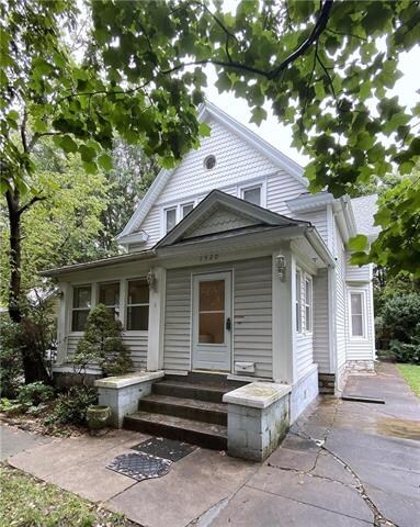 1520 W Short Ave, Independence, MO 64050
