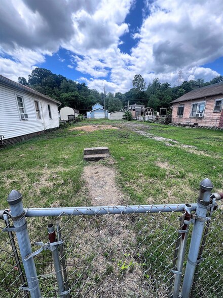 1814 Sycamore St, Kenova, WV 25530